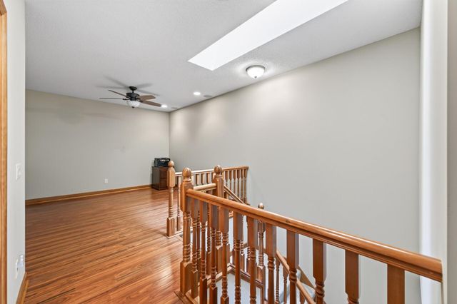 10776 Falling Water Lane B, Woodbury, MN 55129