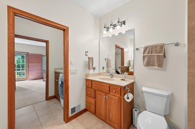 10776 Falling Water Lane B, Woodbury, MN 55129