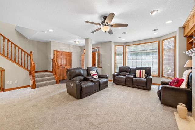 10776 Falling Water Lane B, Woodbury, MN 55129