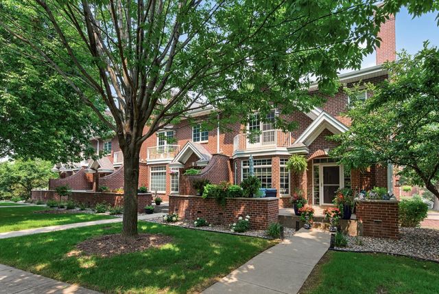 10776 Falling Water Lane B, Woodbury, MN 55129