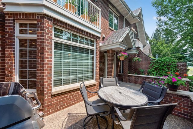 10776 Falling Water Lane B, Woodbury, MN 55129