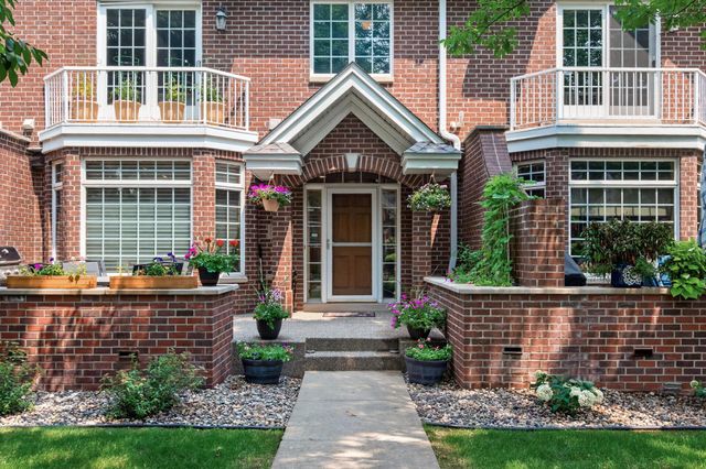 10776 Falling Water Lane B, Woodbury, MN 55129