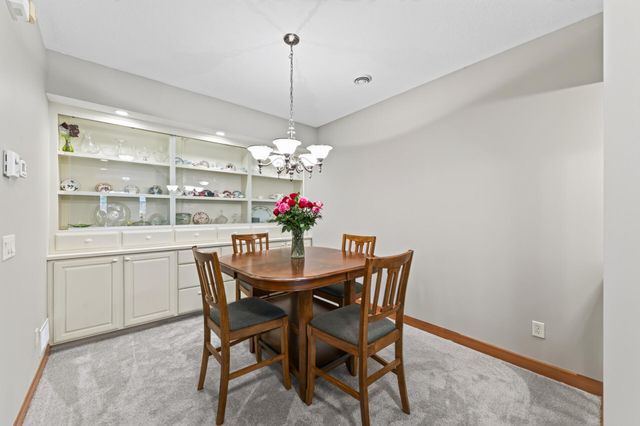 10776 Falling Water Lane B, Woodbury, MN 55129