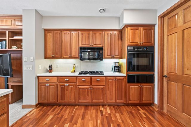 10776 Falling Water Lane B, Woodbury, MN 55129