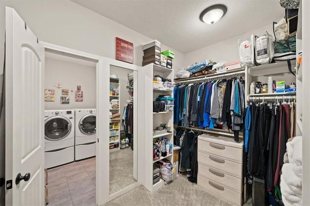 19372 W 210TH Street, Spring Hill, KS 66083