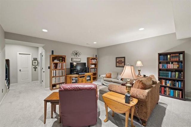 19372 W 210TH Street, Spring Hill, KS 66083