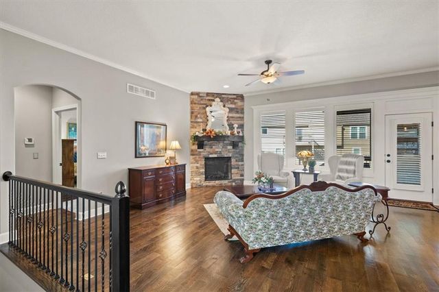 19372 W 210TH Street, Spring Hill, KS 66083