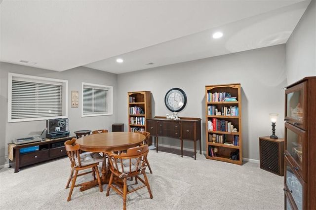 19372 W 210TH Street, Spring Hill, KS 66083