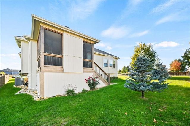 19372 W 210TH Street, Spring Hill, KS 66083