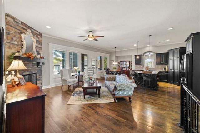 19372 W 210TH Street, Spring Hill, KS 66083