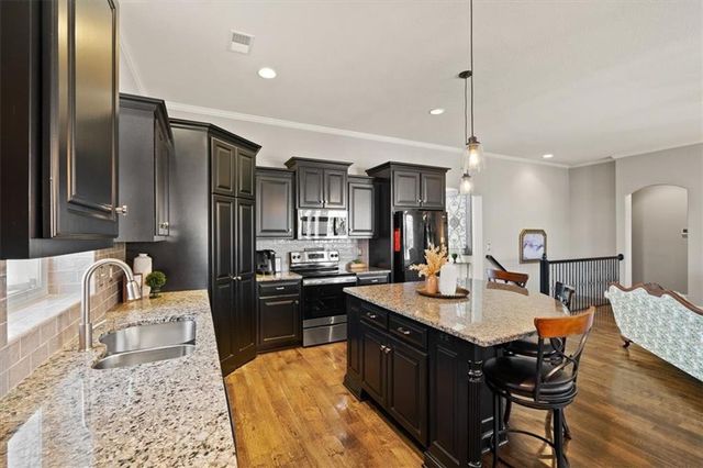 19372 W 210TH Street, Spring Hill, KS 66083