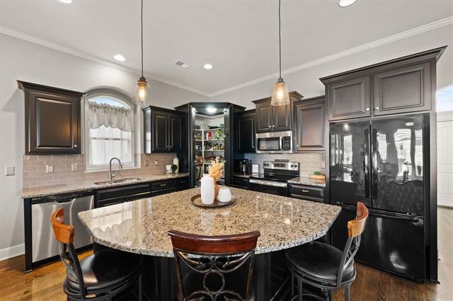 19372 W 210TH Street, Spring Hill, KS 66083