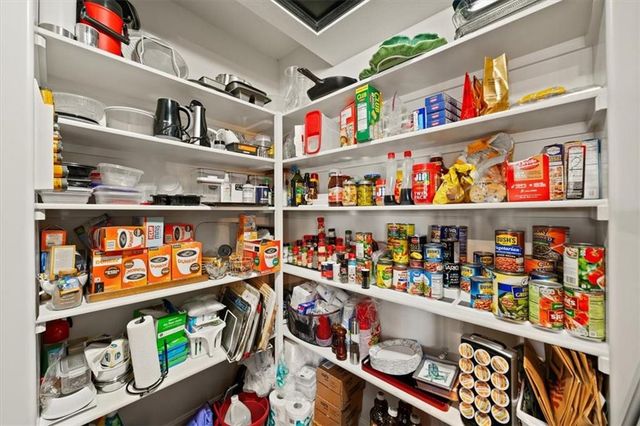 19372 W 210TH Street, Spring Hill, KS 66083