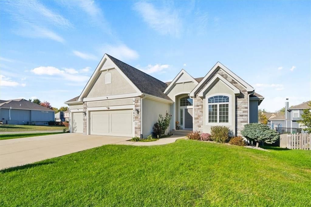 19372 W 210TH Street, Spring Hill, KS 66083