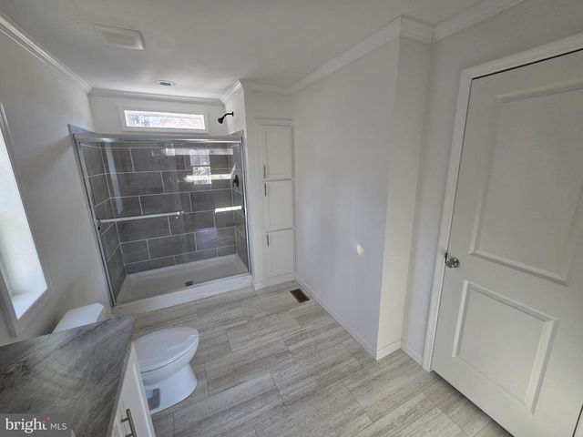 9 WOODEDGE DR, Quakertown, PA 18951