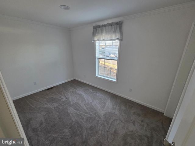 9 WOODEDGE DR, Quakertown, PA 18951