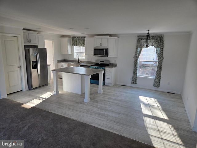 9 WOODEDGE DR, Quakertown, PA 18951