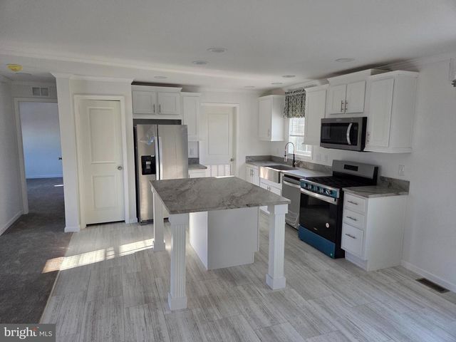 9 WOODEDGE DR, Quakertown, PA 18951