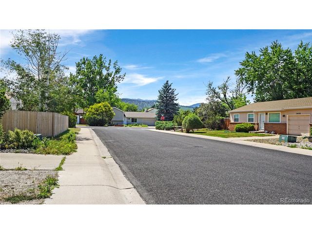 2413 Dalton Dr, Fort Collins, CO 80526