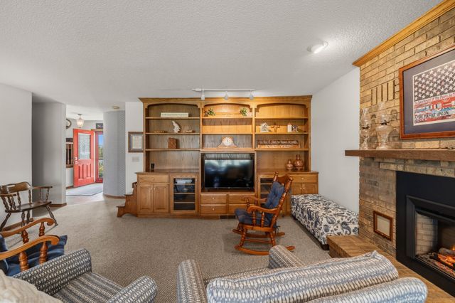 5608 NW 86th Street, Johnston, IA 50131