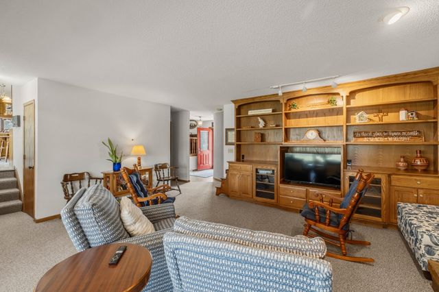 5608 NW 86th Street, Johnston, IA 50131