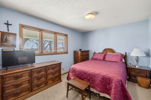 5608 NW 86th Street, Johnston, IA 50131