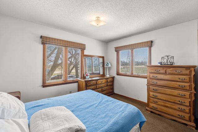 5608 NW 86th Street, Johnston, IA 50131