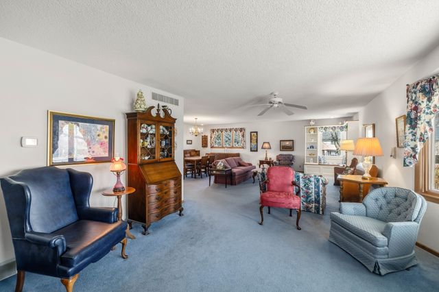 5608 NW 86th Street, Johnston, IA 50131