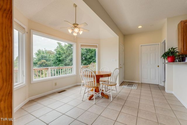 512 Wood View Court, Kingsport, TN 37664