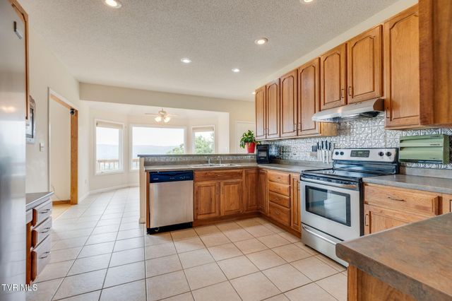 512 Wood View Court, Kingsport, TN 37664