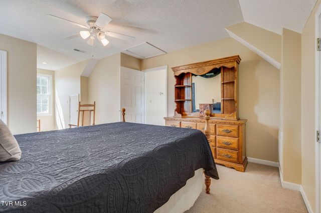 512 Wood View Court, Kingsport, TN 37664