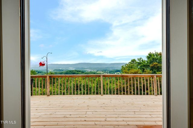 512 Wood View Court, Kingsport, TN 37664