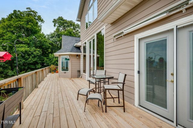 512 Wood View Court, Kingsport, TN 37664