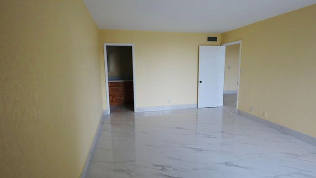 3101 NW 47th Terrace 335, Lauderdale Lakes, FL 33319