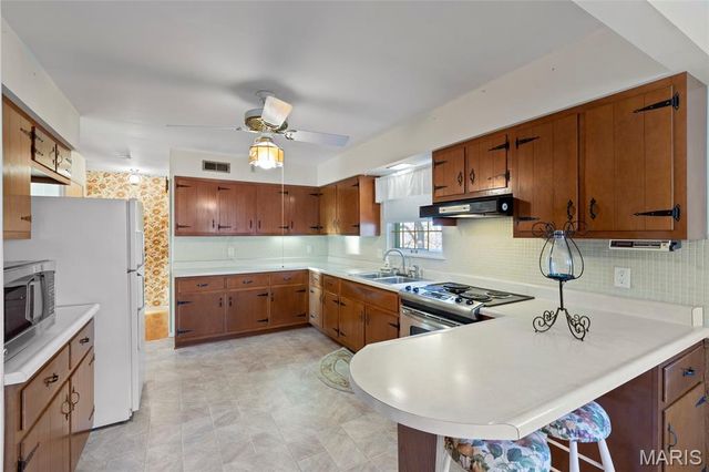 7761 Becker Road, St Louis, MO 63129