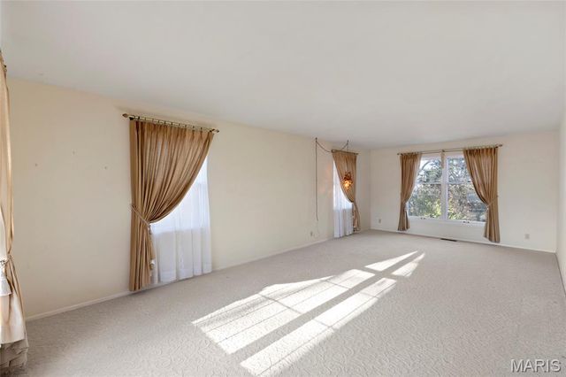 7761 Becker Road, St Louis, MO 63129