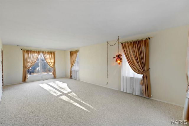 7761 Becker Road, St Louis, MO 63129