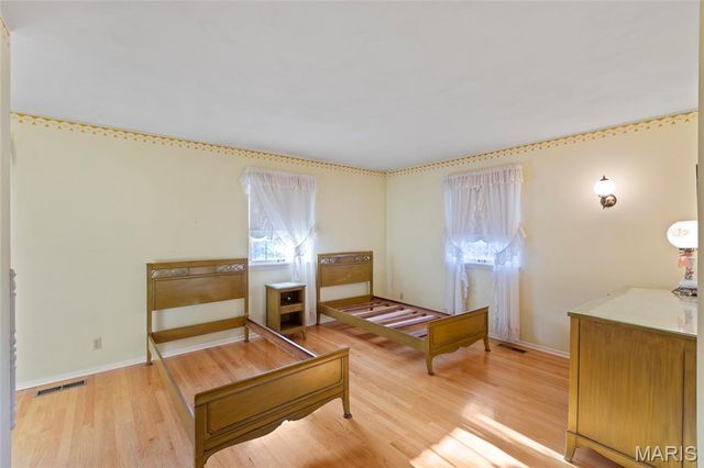 7761 Becker Road, St Louis, MO 63129