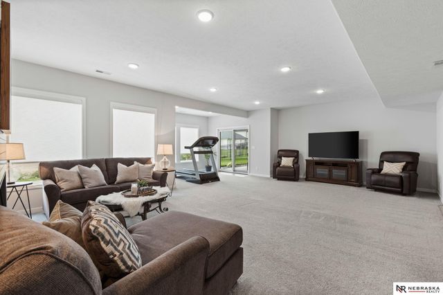 5425 N 206th Street, Elkhorn, NE 68022