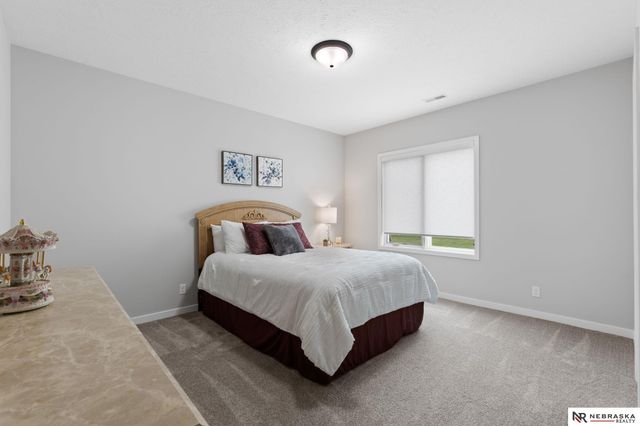 5425 N 206th Street, Elkhorn, NE 68022