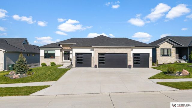 5425 N 206th Street, Elkhorn, NE 68022