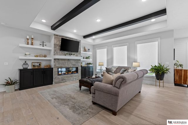 5425 N 206th Street, Elkhorn, NE 68022
