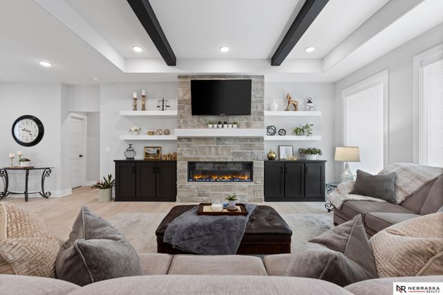 5425 N 206th Street, Elkhorn, NE 68022