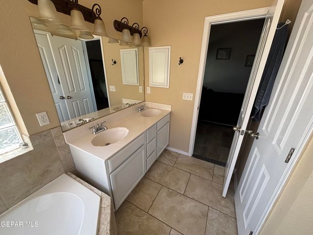 11008 CATTLE RANCH Street, El Paso, TX 79934