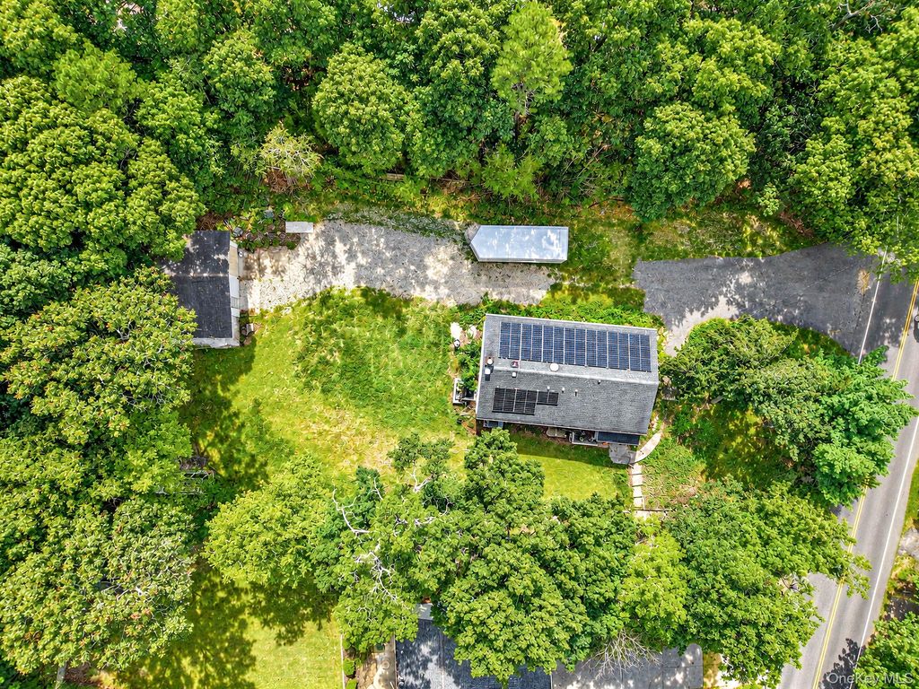 95 W Bartlett Road, Middle Island, NY 11953 — exterior