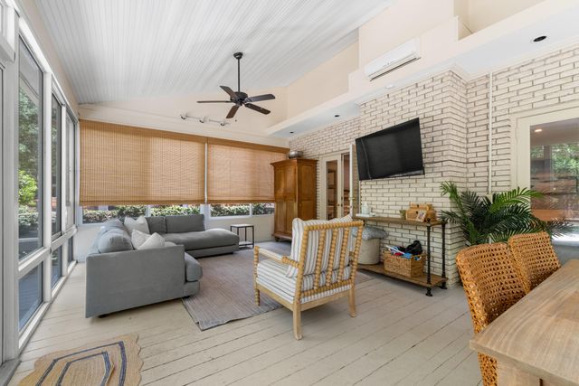 1043 Loyalist Lane, Mount Pleasant, SC 29464