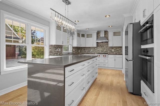 2120 Buckingham Avenue, Birmingham, MI 48009