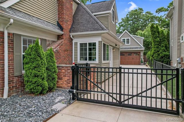 2120 Buckingham Avenue, Birmingham, MI 48009