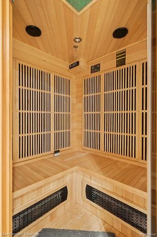 2120 Buckingham Avenue, Birmingham, MI 48009