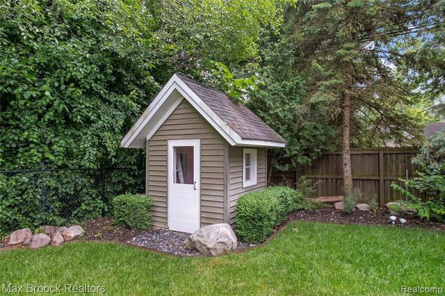 2120 Buckingham Avenue, Birmingham, MI 48009